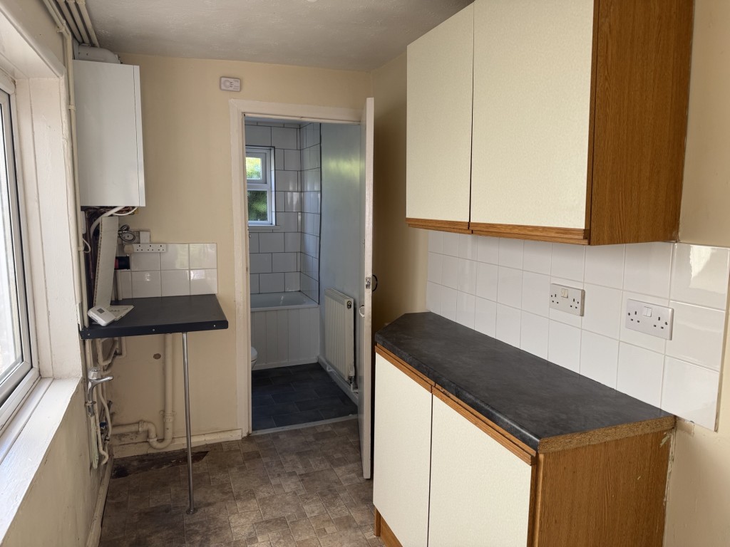 Lot: 136 - TWO-BEDROOM MID-TERRACE HOUSE FOR IMPROVEMENT - Utility Room
